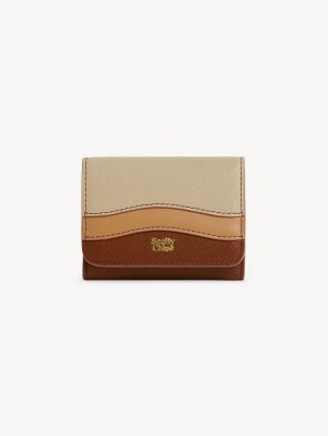 Chloe Layers Medium Tri-fold Liten Lommebok Brune | CHE-SR14896