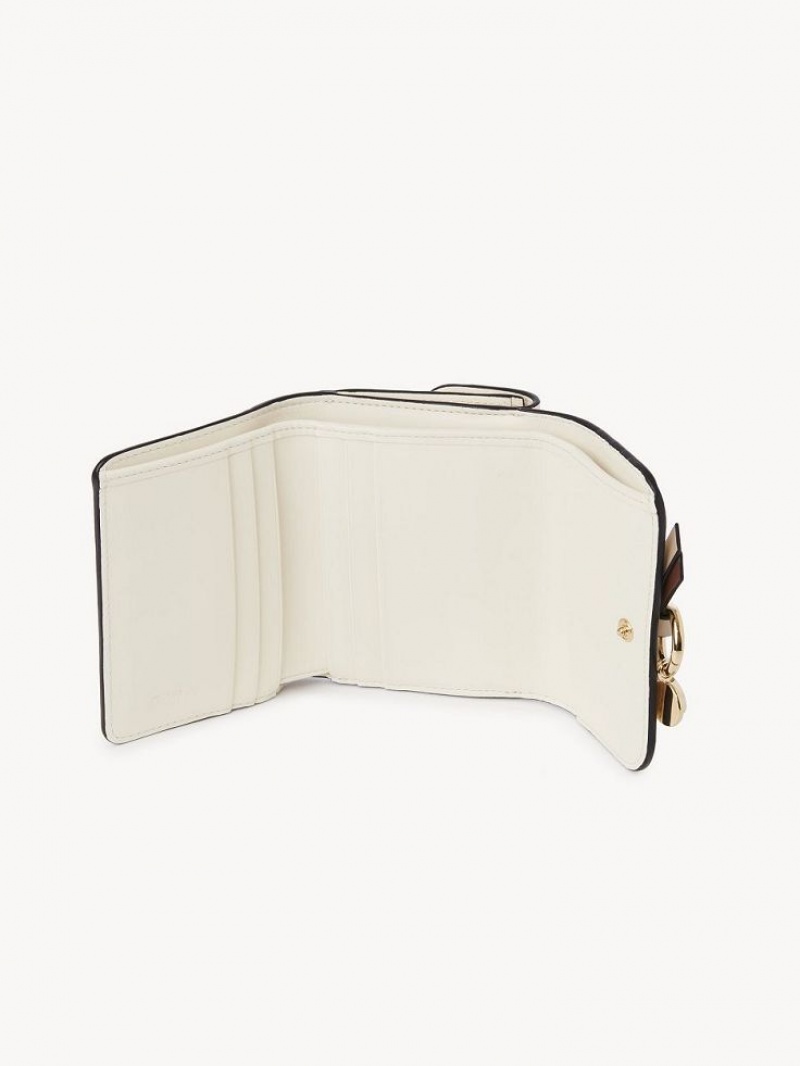 Chloe Alphabet Small Tri-fold Liten Lommebok Hvite | CHE-SR14288