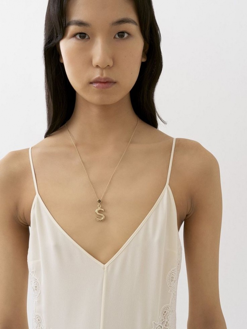 Chloe Alphabet With Pendant Halskjeder Gull | CHE-SR14337