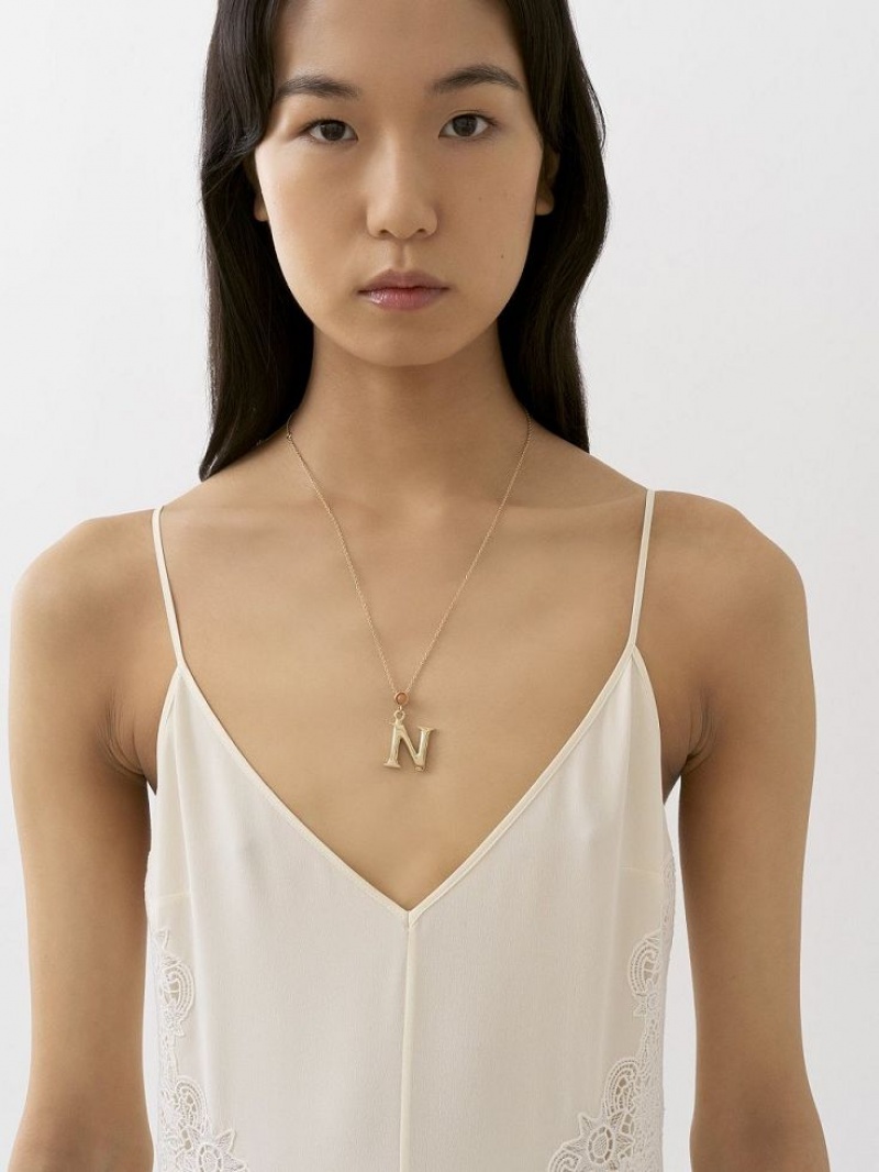 Chloe Alphabet With Pendant Halskjeder Gull | CHE-SR14342