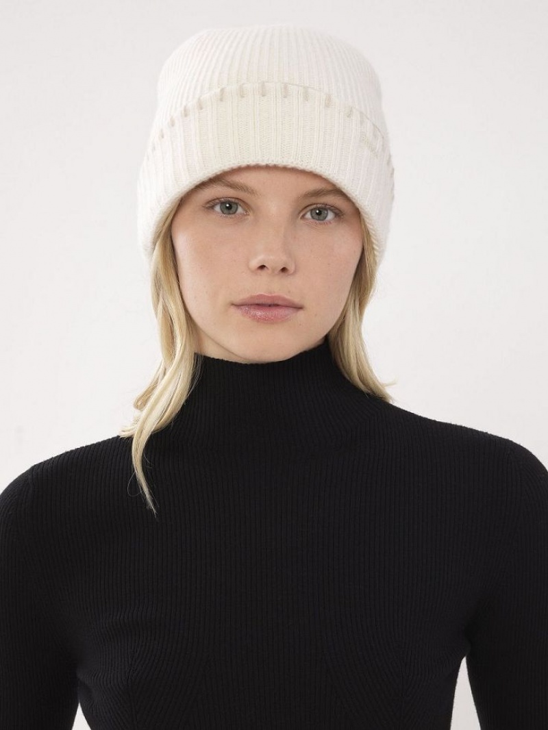 Chloe Ribbet Knit Beanie Hatt Hvite | CHE-SR14473